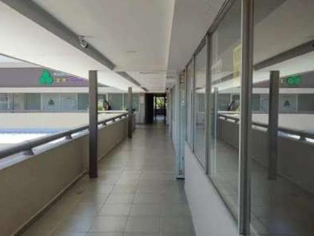 Renta local en plaza comercial