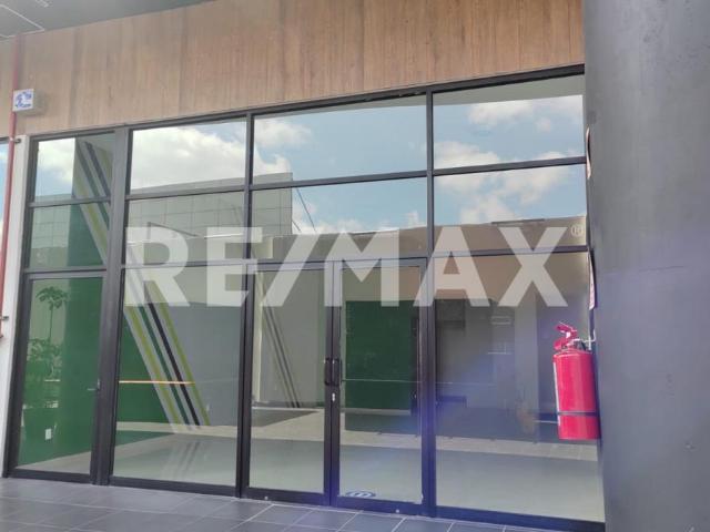 RENTA LOCAL EN PLAZA COMERCIAL AV ZARAGOZA QUERETARO