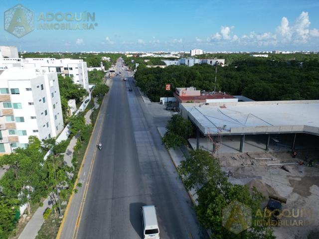 Renta locales comerciales Plaza Trastevere junto a Little Cesars Playa del Carmen
