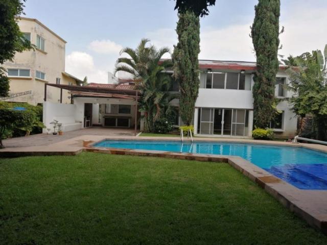 RENTA O VENTA CASA 4 RECAMARAS CON ALBERCA
