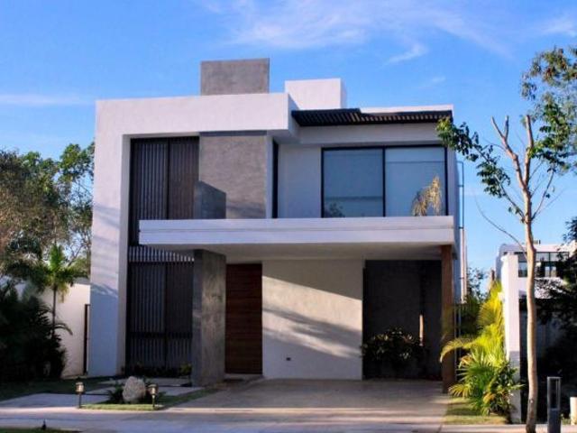 RENTA O VENTA CASA DE 4 RECAMARAS CON JARDIN Y ALBERCA AMUEBLADA,EQUIPADA TAMARA ZONA COUNTRY CLUB