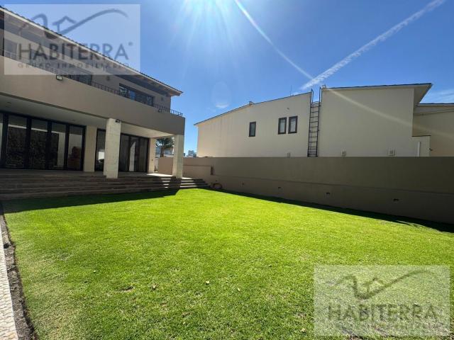 Renta o Venta casa en Bosque Real