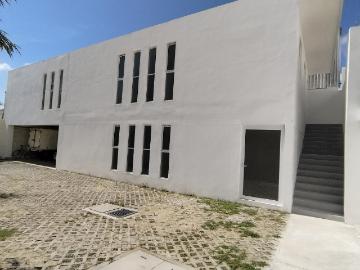RENTA OFICINA COLOSIO SALIDA AEROPUERTO CANCUN