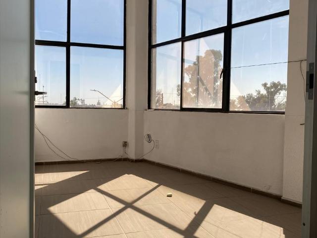RENTA OFICINA CON PISTA PANORAMICA EN LAS HADA