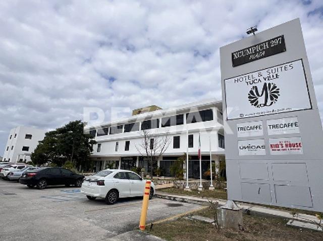 Renta oficina planta baja equipada en Plaza Xcumpich 297
