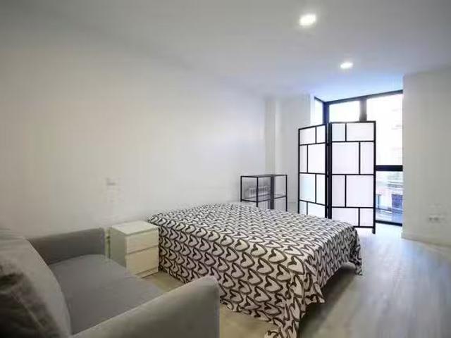 ¡Recién llegado! Piso de 1 habitación en Calle Monederos