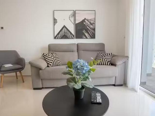 ¡Renta! Piso de 2 habitaciones en Quesada