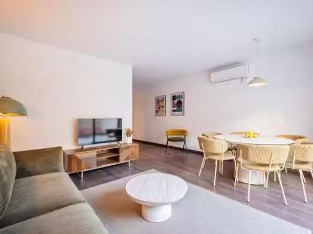 ¡Renta! Piso de 3 habitaciones en Barcelona