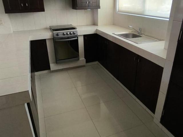 Renta por a?o amplio Departamento en zona Residencial del Fracc Costa Azul, Acapulco