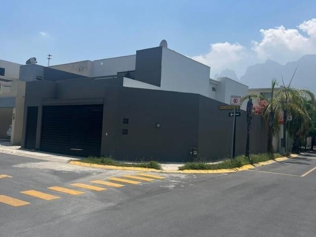 Casa en Renta | Puerta de Hierro, Priv Balcón del Norte