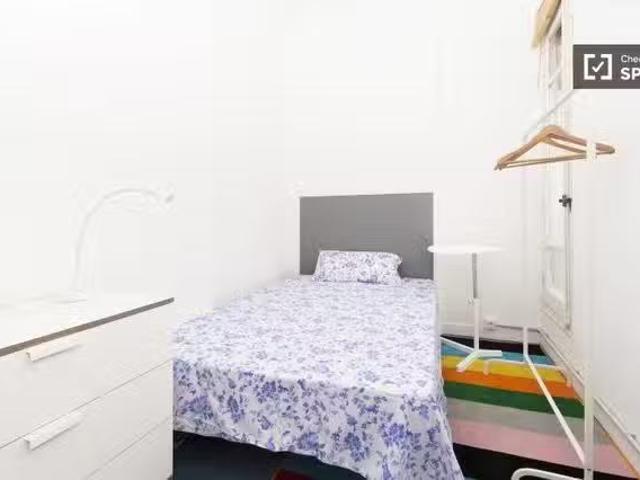 Único Relajante habitación en apartamento de 5 dormitorios en.