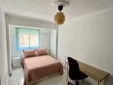 Barato Se alquila habitación compartida en Barrio Alto, Almería