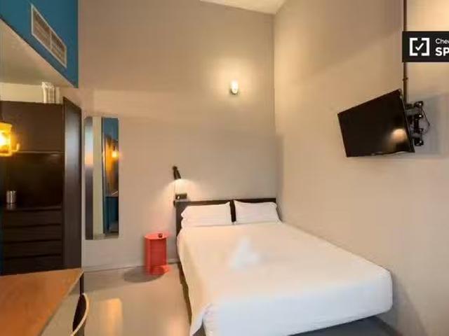 Encantador Se alquila habitación con baño en Barcelona