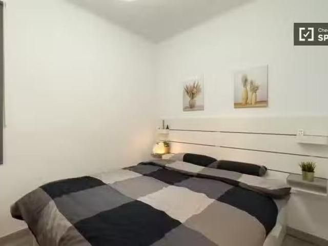 Bonito Se alquila habitación en apartamento de 3 dormitorios e.