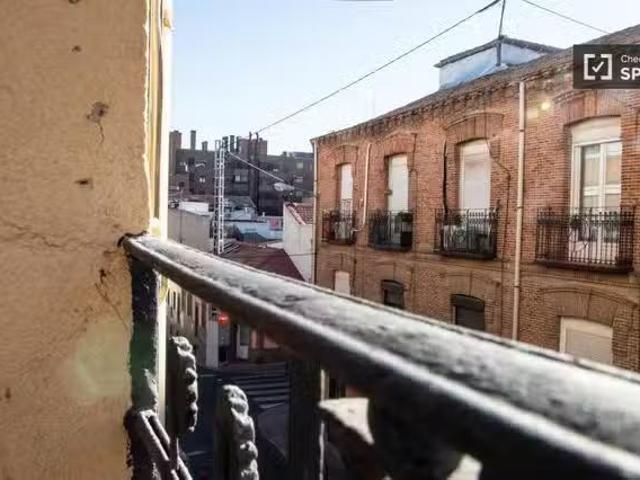 Encantador Se alquila habitación en apartamento de 4 dormitori.