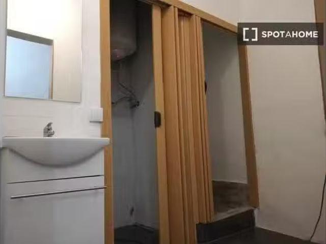 Bonito Se alquila habitación en apartamento de 4 dormitorios e.