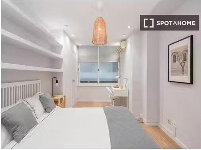 ¡Renta! Se alquila habitación en apartamento de 5 dormitorios.