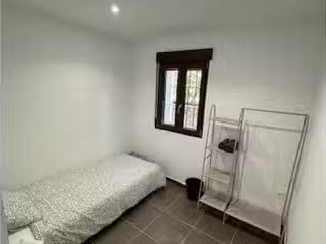 ¡Oferta! Se alquila habitación en piso compartido de 13 habita.