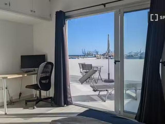 ¡Recién llegado! Se alquila habitación en piso compartido de 3.