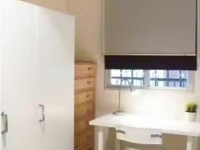 Bonito Se alquila habitación en piso compartido de 4 habitacio.