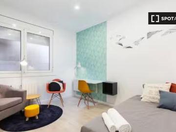 Barato Se alquila habitación en piso compartido en Vila de Grà.