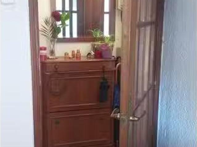 Acogedor Se alquila habitación en piso de 3 dormitorios en San.