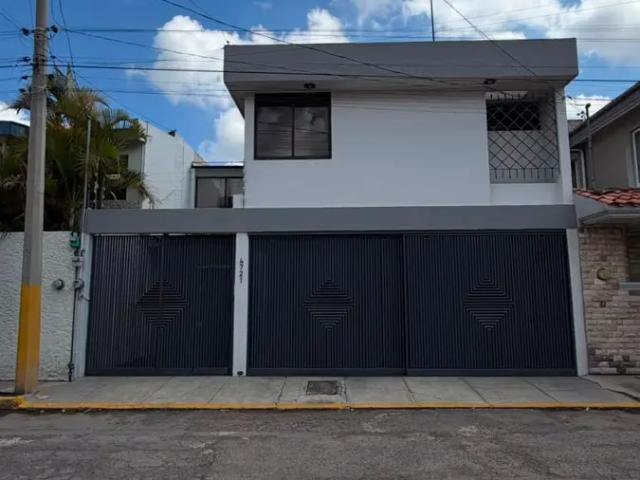 RENTA ESTRELLAS DEL SUR T. 162 m² C. 239 m² *Baja de precio a $32,000* negoc