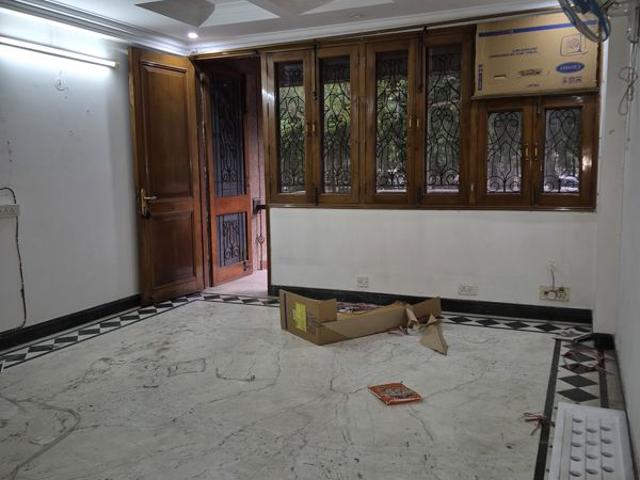 Rental | 3.5 BHK + 1150 Sq.Ft. Apartment in Mayur Vihar