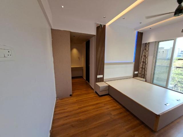Rental | 3.5 BHK 1200 Sq.Ft. Apartment in Kalindi Goregaon