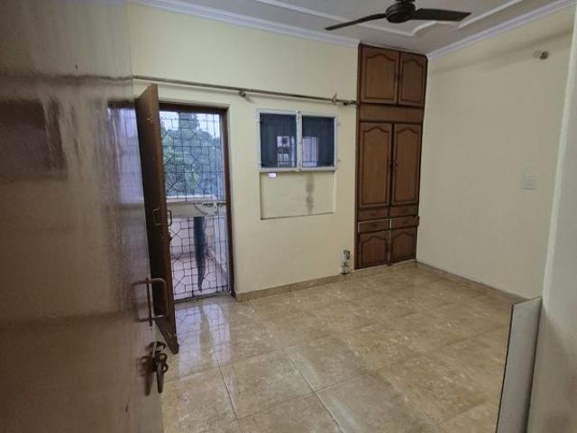 Rental | 3.5 BHK + 1200 Sq.Ft. Apartment in Mayur Vihar