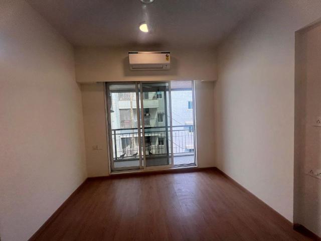 Rental | 3.5 BHK 1300 Sq.Ft. Apartment in Dheeraj Insignia