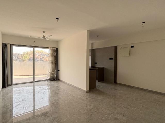 Rental | 3.5 BHK + 1500 Sq.Ft. Apartment in Avenue Devpriya