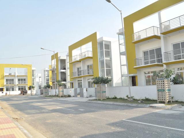 Rental | 3.5 BHK + 150 Sq.Ft. Villa in BPTP Parklands Villa