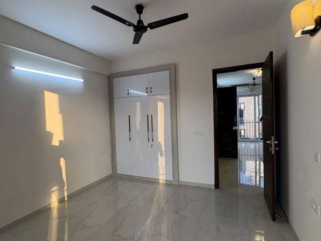 Rental | 3.5 BHK + 1540 Sq.Ft. Apartment in Smart World Gems