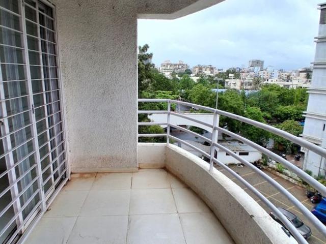 Rental | 3.5 BHK 1600 Sq.Ft. Apartment in Clover Heights