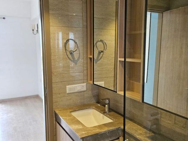 Rental | 3.5 BHK 1650 Sq.Ft. Apartment in DLF Gardencity Enclave