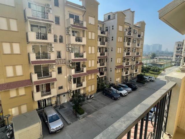 Rental | 3.5 BHK + 1650 Sq.Ft. Apartment in Emaar Emerald Floors Premier