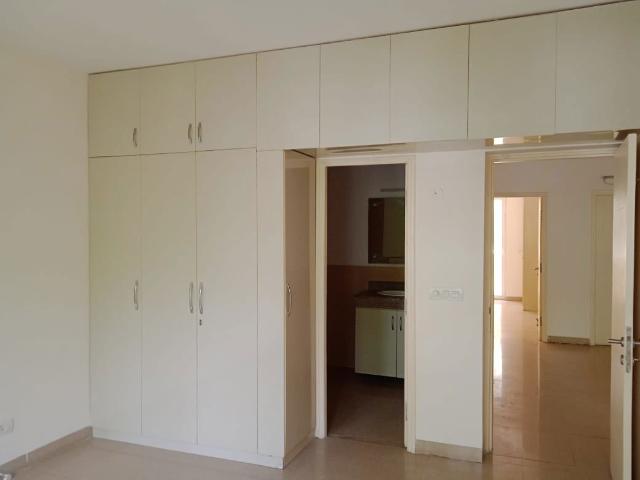 Rental | 3.5 BHK + 1650 Sq.Ft. Apartment in Emaar Emerald Floors Premier