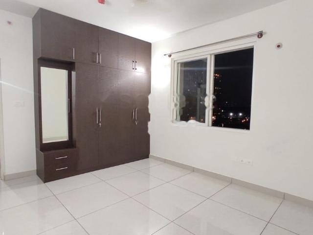 Rental | 3.5 BHK 1715 Sq.Ft. Apartment in Lakeside Heights