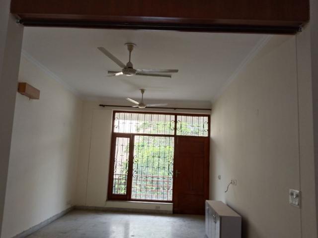Rental | 3.5 BHK 1800 Sq.Ft. Villa in Sector 23