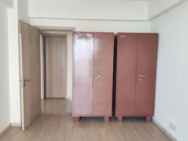 Rental | 3.5 BHK + 1940 Sq.Ft. Apartment in DLF Express Greens