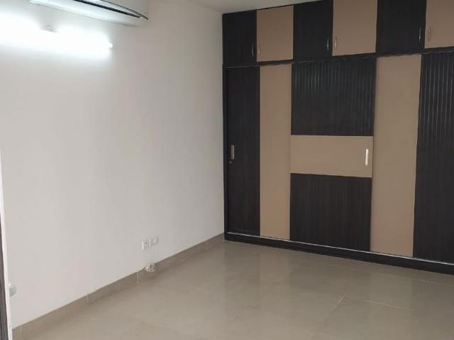 Rental | 3.5 BHK + 2000 Sq.Ft. Apartment in Ireo Uptown