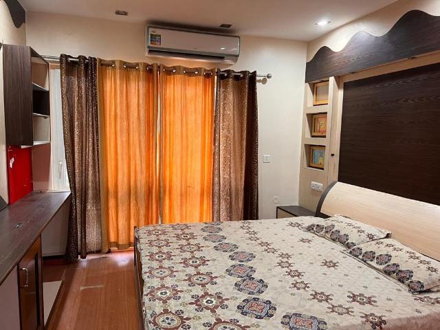 Rental | 3.5 BHK + 2150 Sq.Ft. Apartment in BPTP Park Grandeura