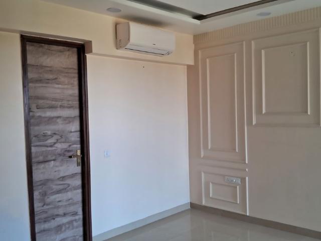 Rental | 3.5 BHK + 2150 Sq.Ft. Apartment in Sector 65
