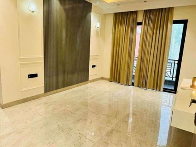 Rental | 3.5 BHK 2200 Sq.Ft. Apartment in Sector 5