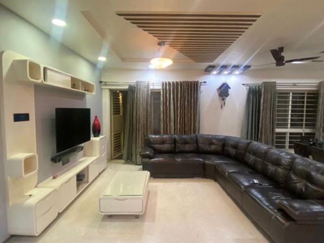 Rental | 3.5 BHK 2420 Sq.Ft. Apartment in Kolte Patil 24K Glitterati
