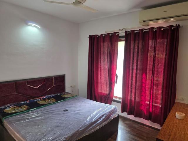 Rental | 3.5 BHK 2600 Sq.Ft. Apartment in Sagar Waters Edge