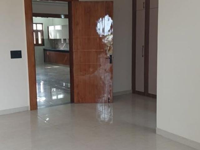Rental | 3.5 BHK 300 Sq.Mt. Villa in Sector 46