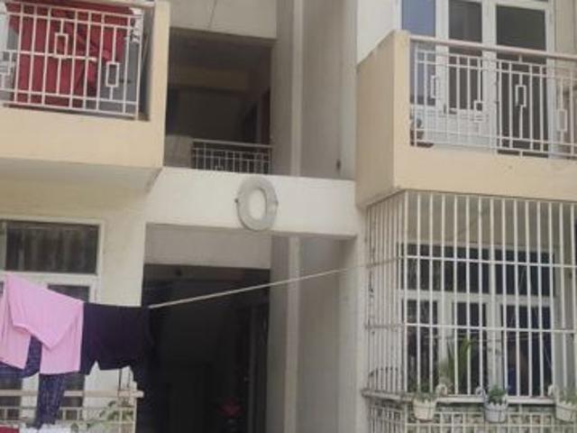 Rental | 3.5 BHK + Basement 1950 Sq.Ft. Apartment in Microtek Greenburg