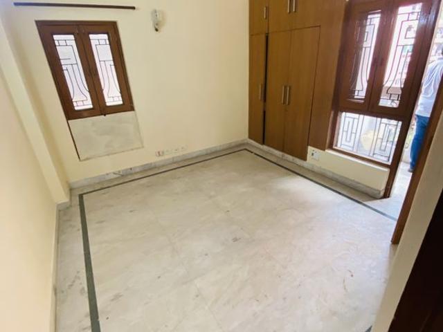 Rental | 3.5 BHK + Extra Room 1800 Sq.Ft. Apartment in Sector 13 Dwarka